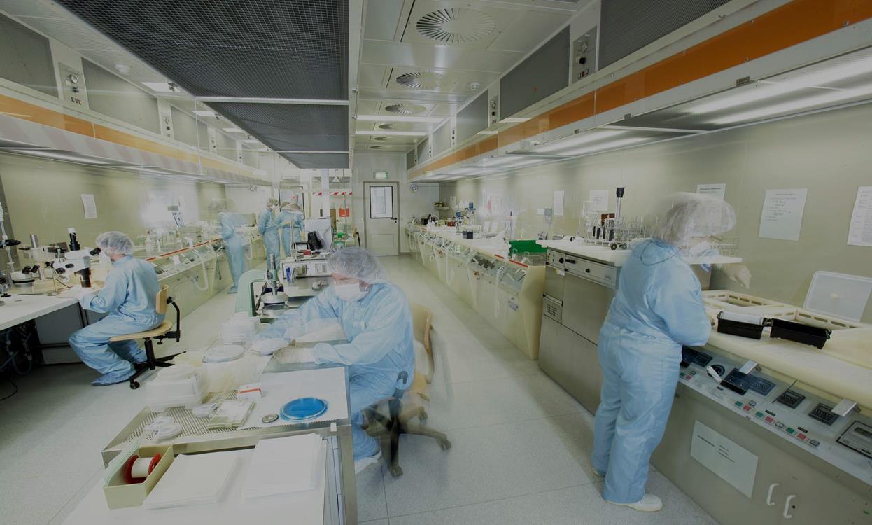 Team PERA Complexity working inside the Fraunhofer cleanroom laboratory where the PERA-Fiber prototype was built.